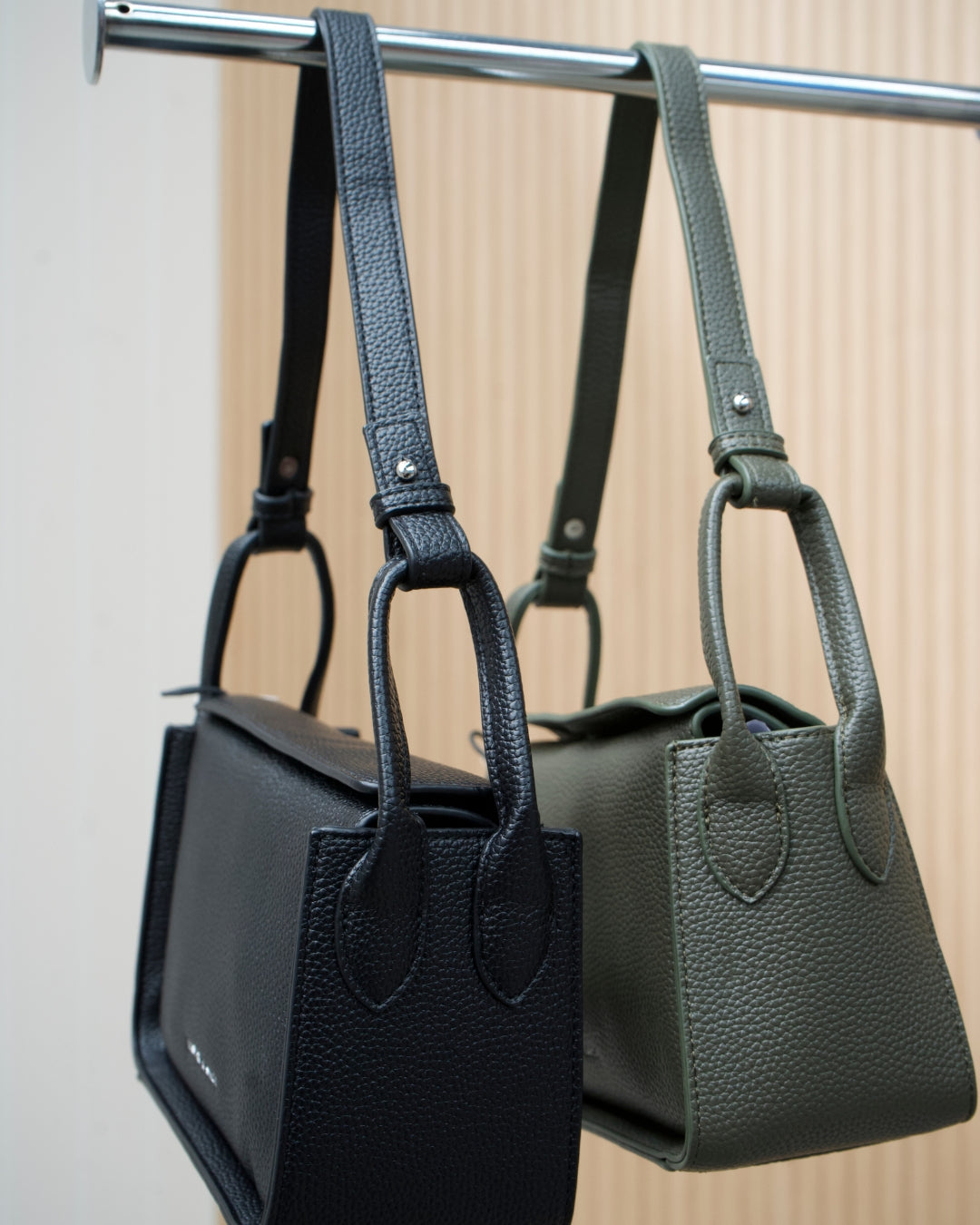 Jesselle Curve Shoulder Bag - Black