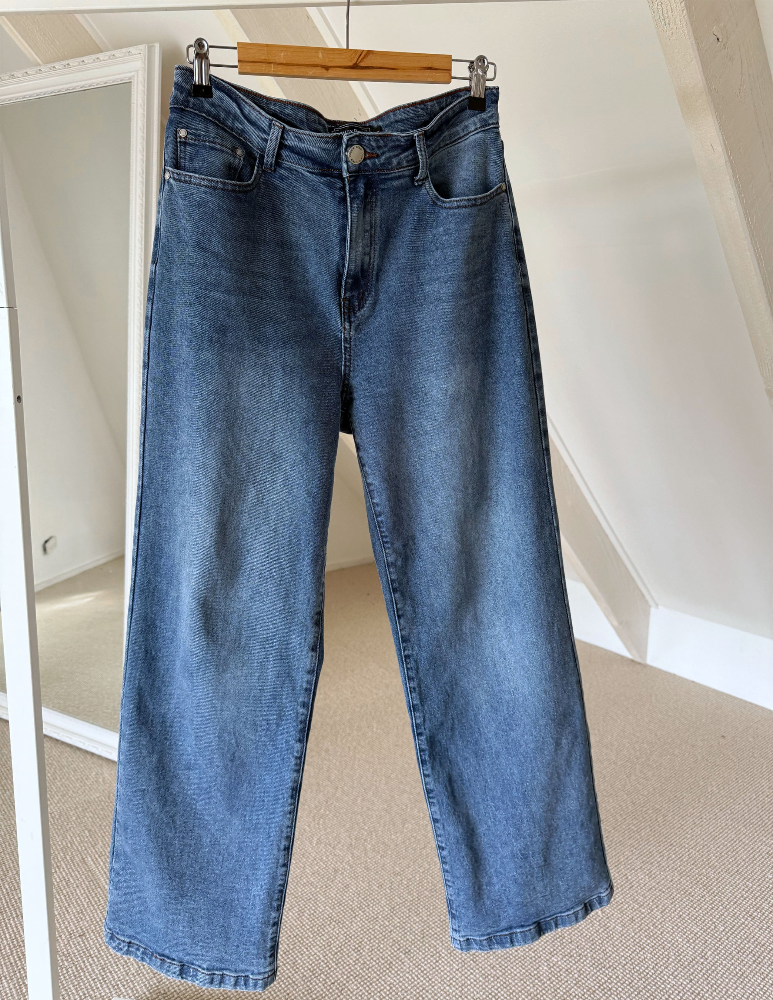 Sydney Straight Leg Jean