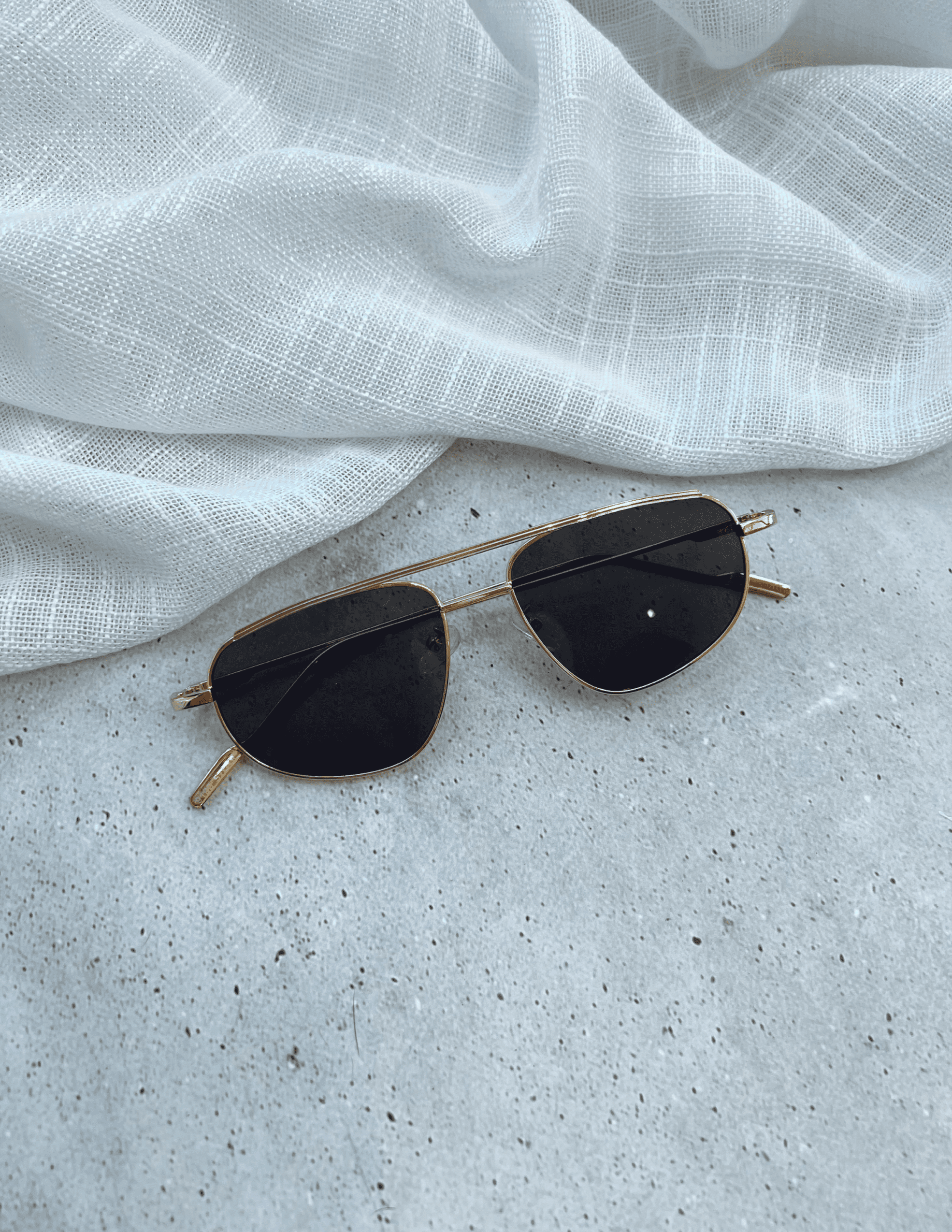 Dark sales aviator sunglasses